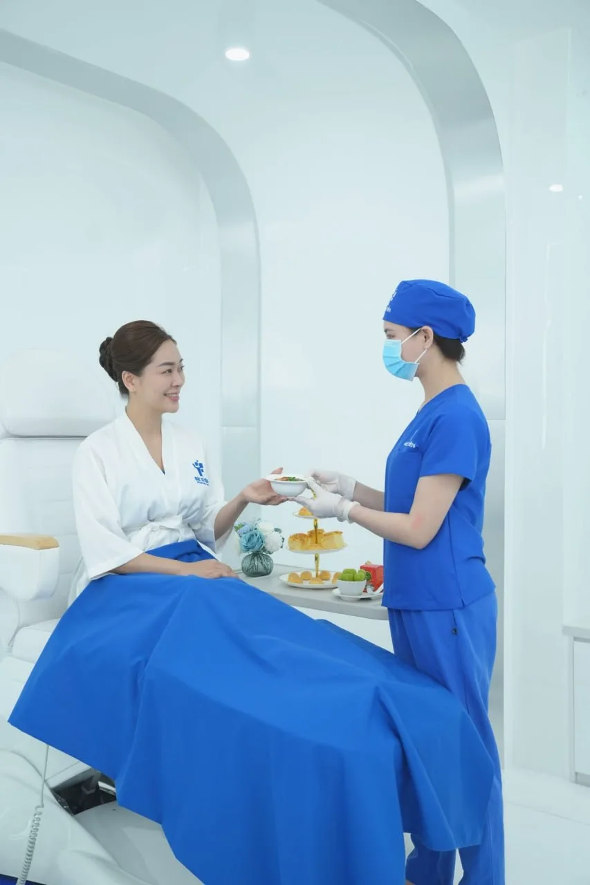 Tiểu buốt trước khi tạo hình môi bé - ảnh tại cơ sở
