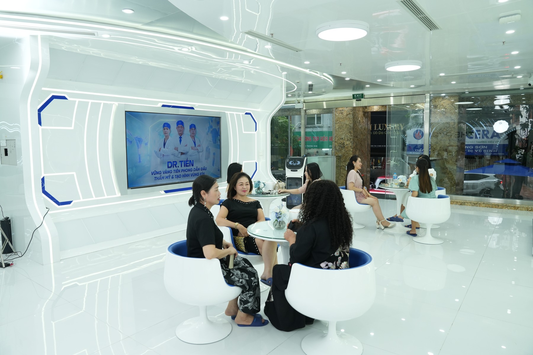 Không gian và hoạt động thực tế tại phòng khám